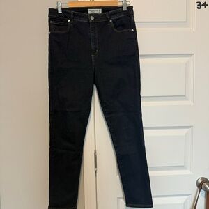 Abercrombie & Fitch The Super Skinny High Rise Jeans | Size 30/10S